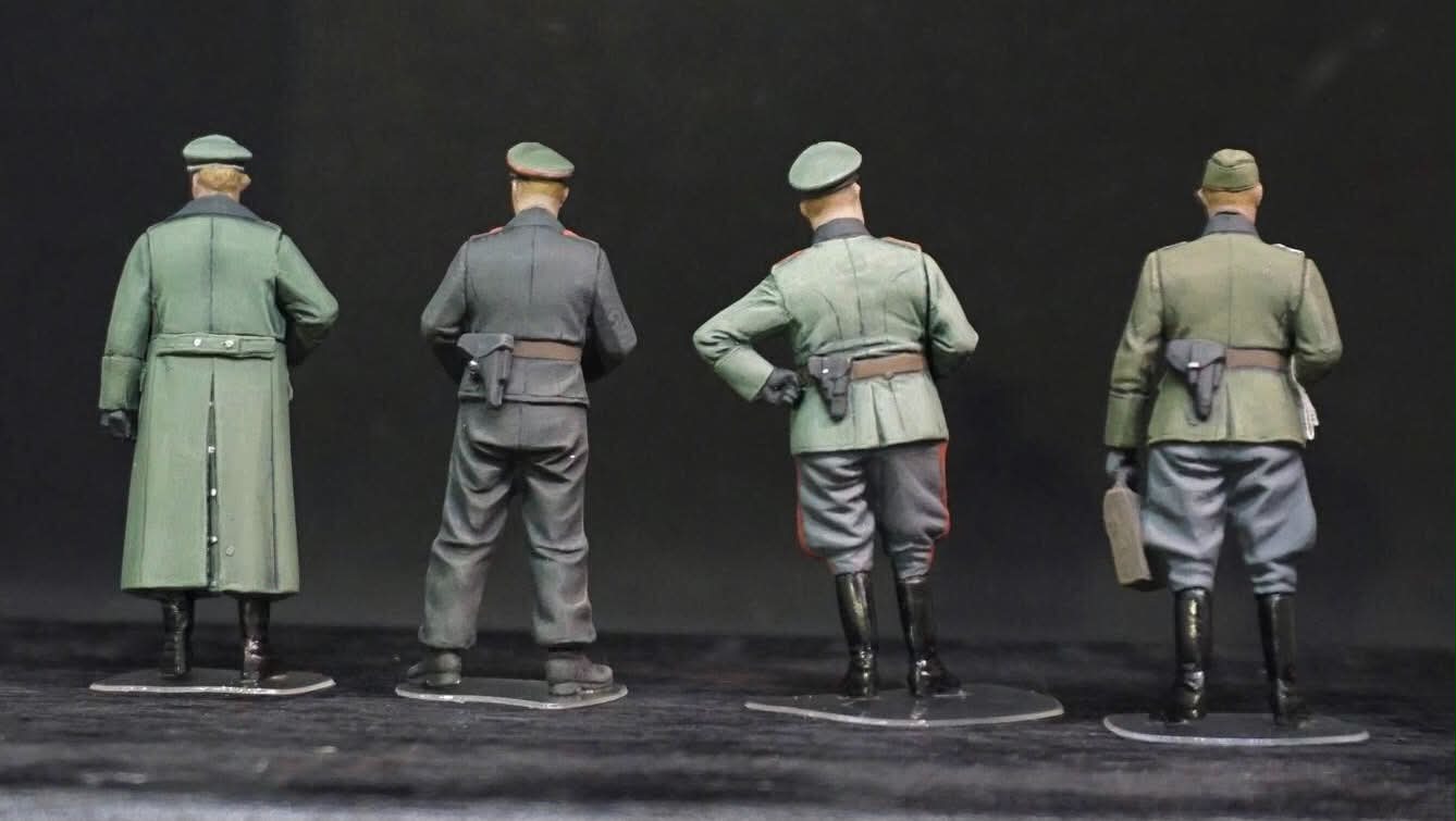 1/35 German Officer WWII Figure Set, Hand Painted Military Miniatures, 4 Resin Figures for WW2 Diorama Display