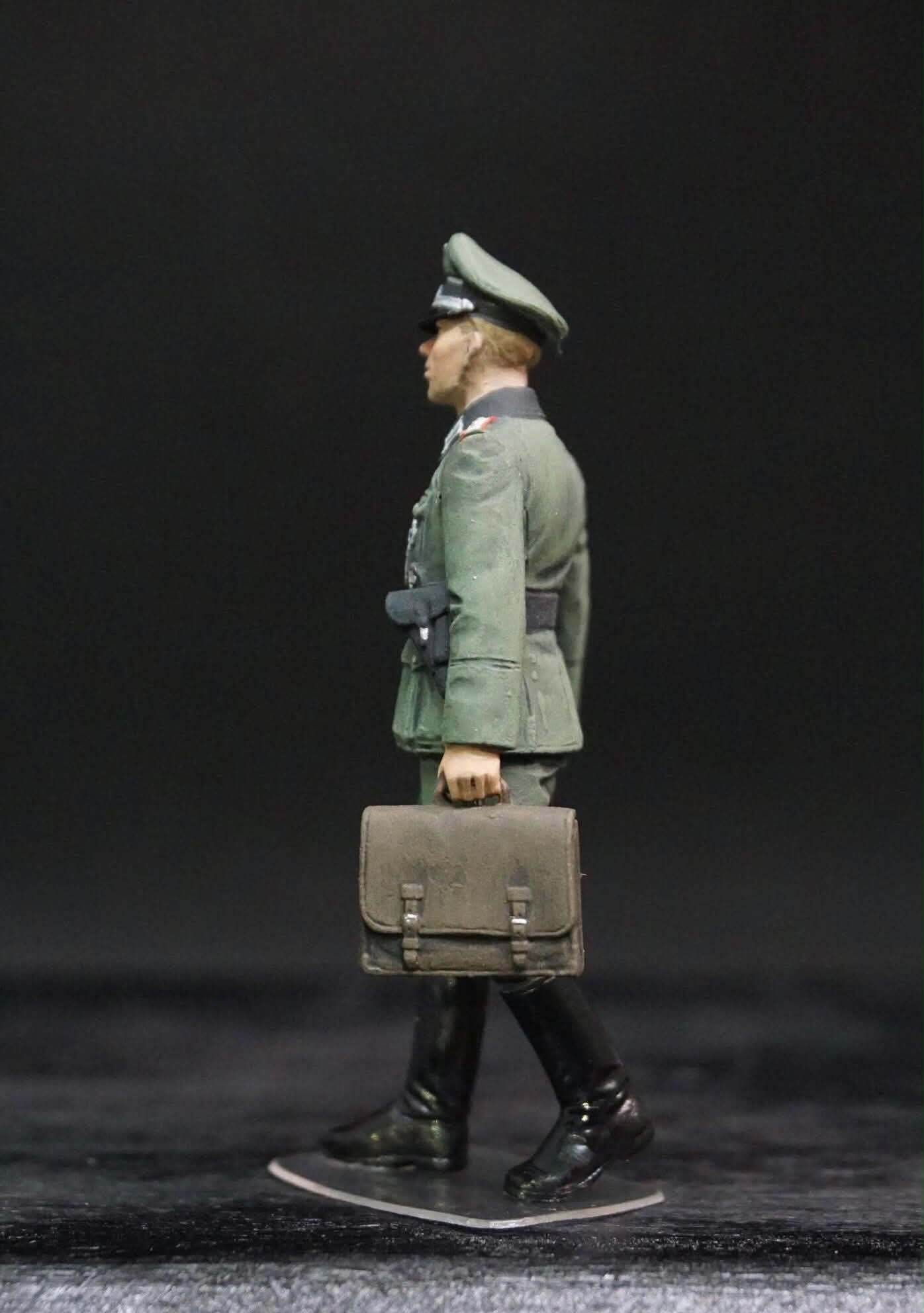 1/35 WWII German Staff Personnel Figure Set, Hand Painted German Officers, 4 Military Miniatures for WW2 Diorama Display