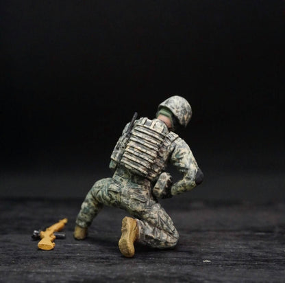 1/35 No Soldier Left Behind MWD Down Hand Painted Military Figure Set, Modern Army Soldiers for Military Diorama, Resin Model Display