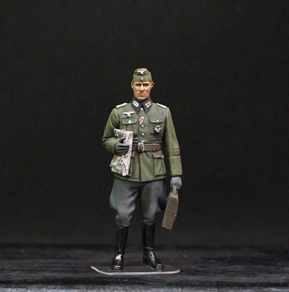 1/35 German Officer WWII Figure Set, Hand Painted Military Miniatures, 4 Resin Figures for WW2 Diorama Display