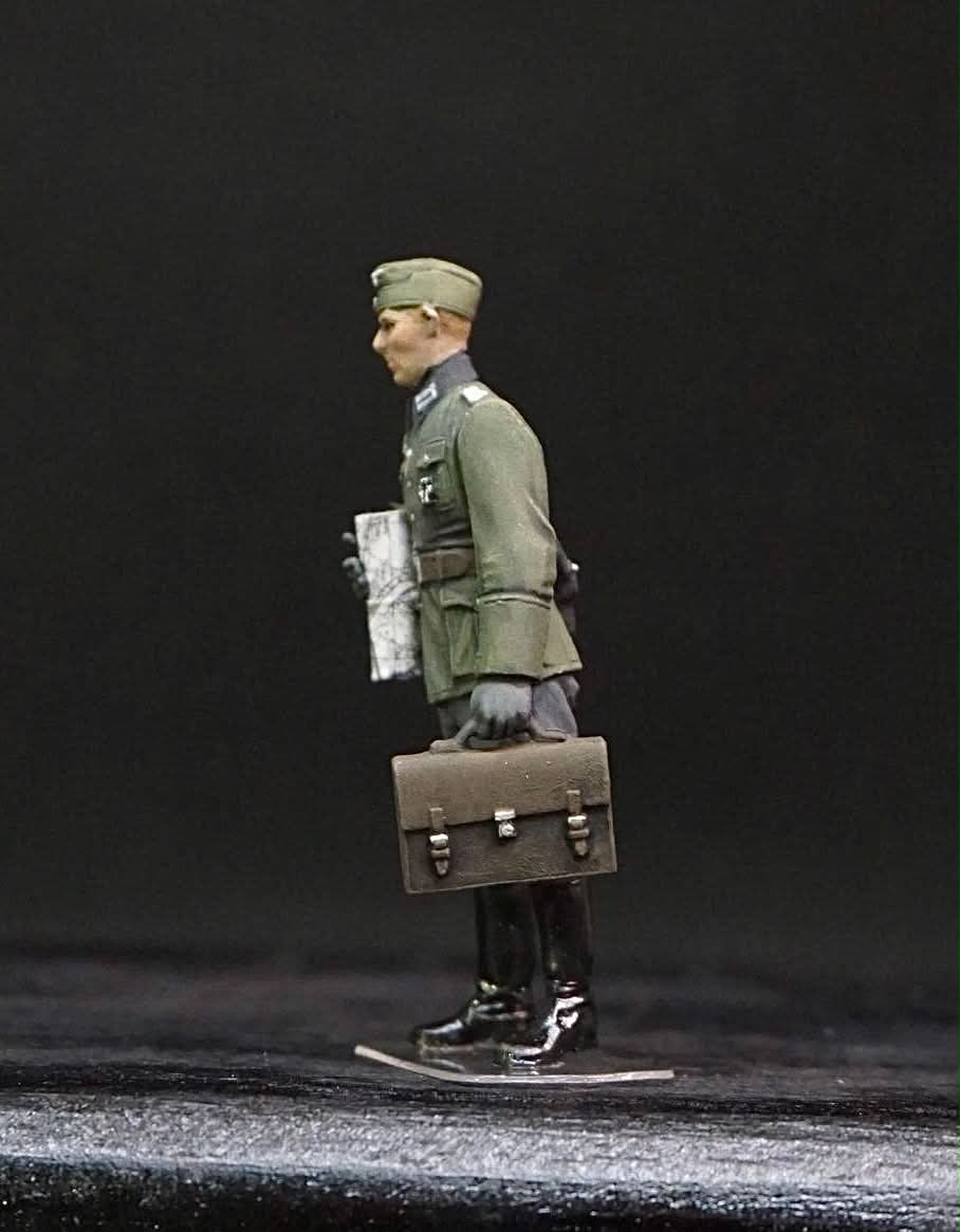 1/35 German Officer WWII Figure Set, Hand Painted Military Miniatures, 4 Resin Figures for WW2 Diorama Display