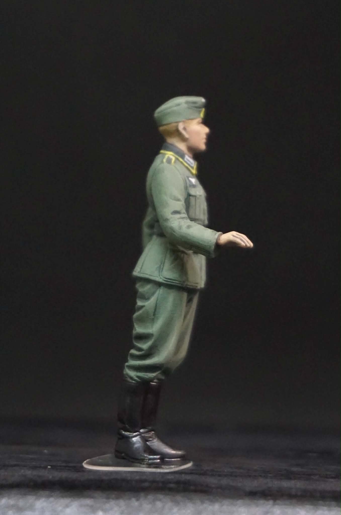 1/35 WWII German Staff Personnel Figure Set, Hand Painted German Officers, 4 Military Miniatures for WW2 Diorama Display
