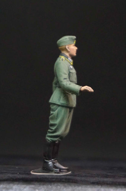 1/35 WWII German Staff Personnel Figure Set, Hand Painted German Officers, 4 Military Miniatures for WW2 Diorama Display