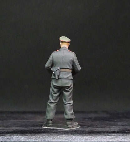 1/35 German Officer WWII Figure Set, Hand Painted Military Miniatures, 4 Resin Figures for WW2 Diorama Display