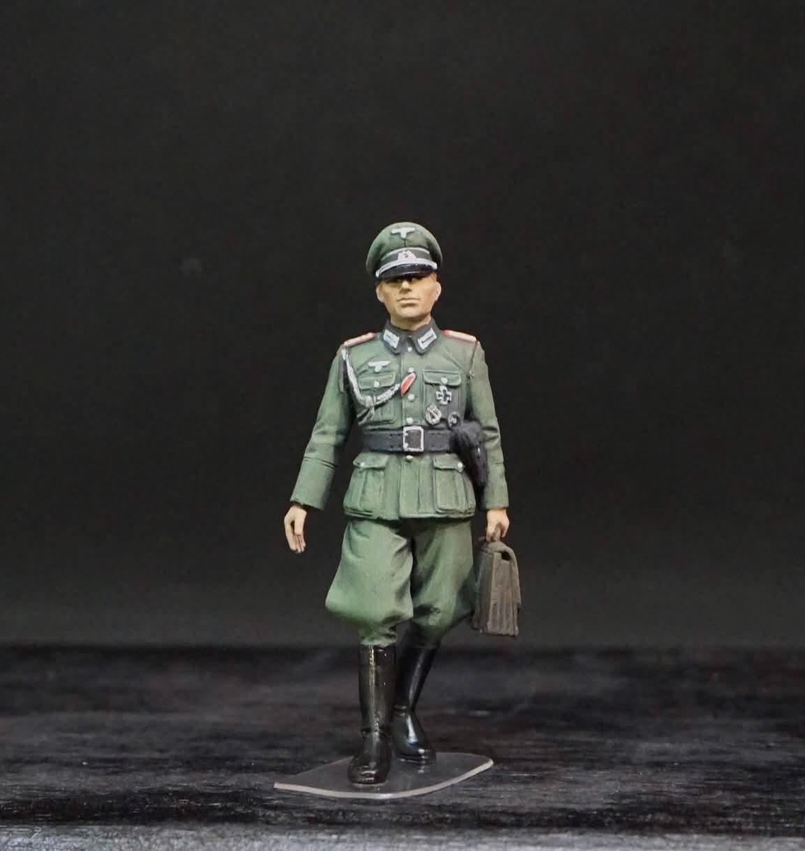 1/35 WWII German Staff Personnel Figure Set, Hand Painted German Officers, 4 Military Miniatures for WW2 Diorama Display