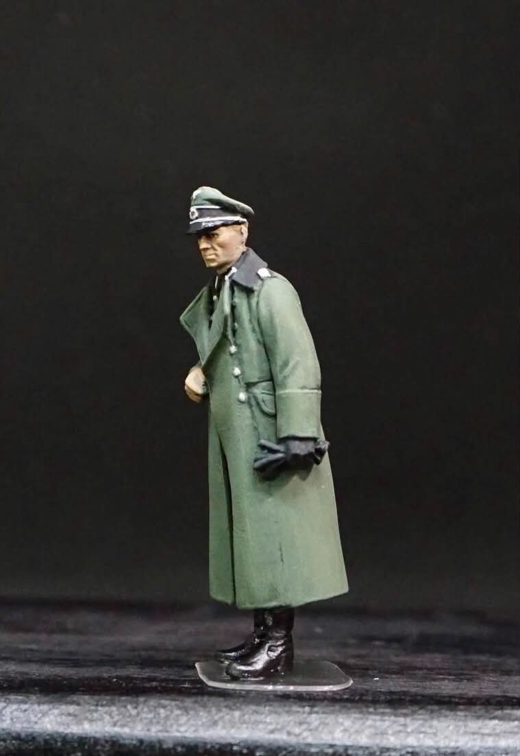 1/35 German Officer WWII Figure Set, Hand Painted Military Miniatures, 4 Resin Figures for WW2 Diorama Display