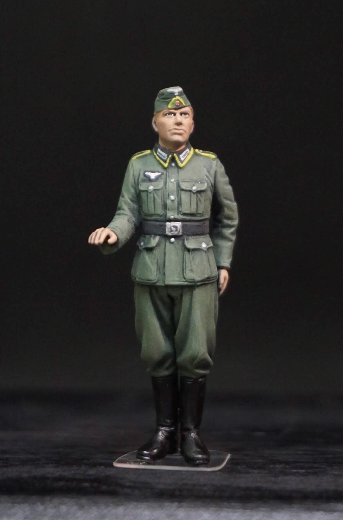 1/35 WWII German Staff Personnel Figure Set, Hand Painted German Officers, 4 Military Miniatures for WW2 Diorama Display