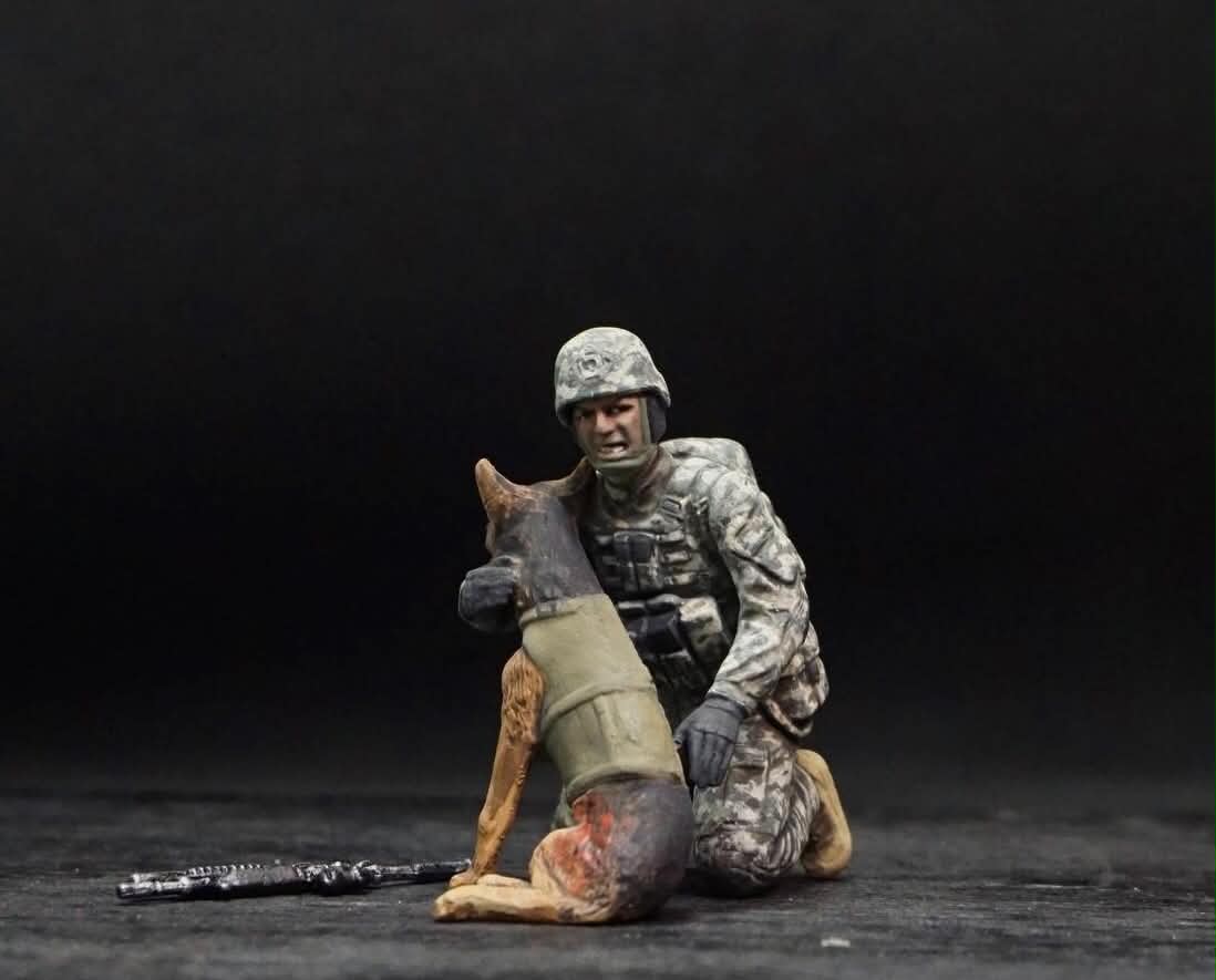 1/35 No Soldier Left Behind MWD Down Hand Painted Military Figure Set, Modern Army Soldiers for Military Diorama, Resin Model Display