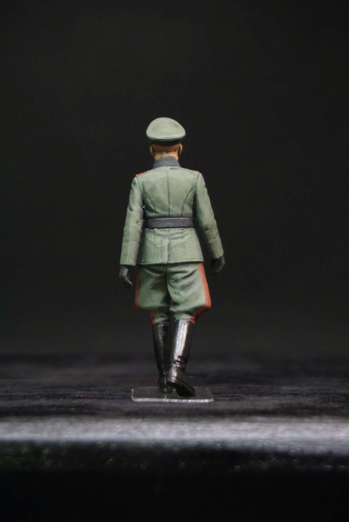 1/35 WWII German Staff Personnel Figure Set, Hand Painted German Officers, 4 Military Miniatures for WW2 Diorama Display
