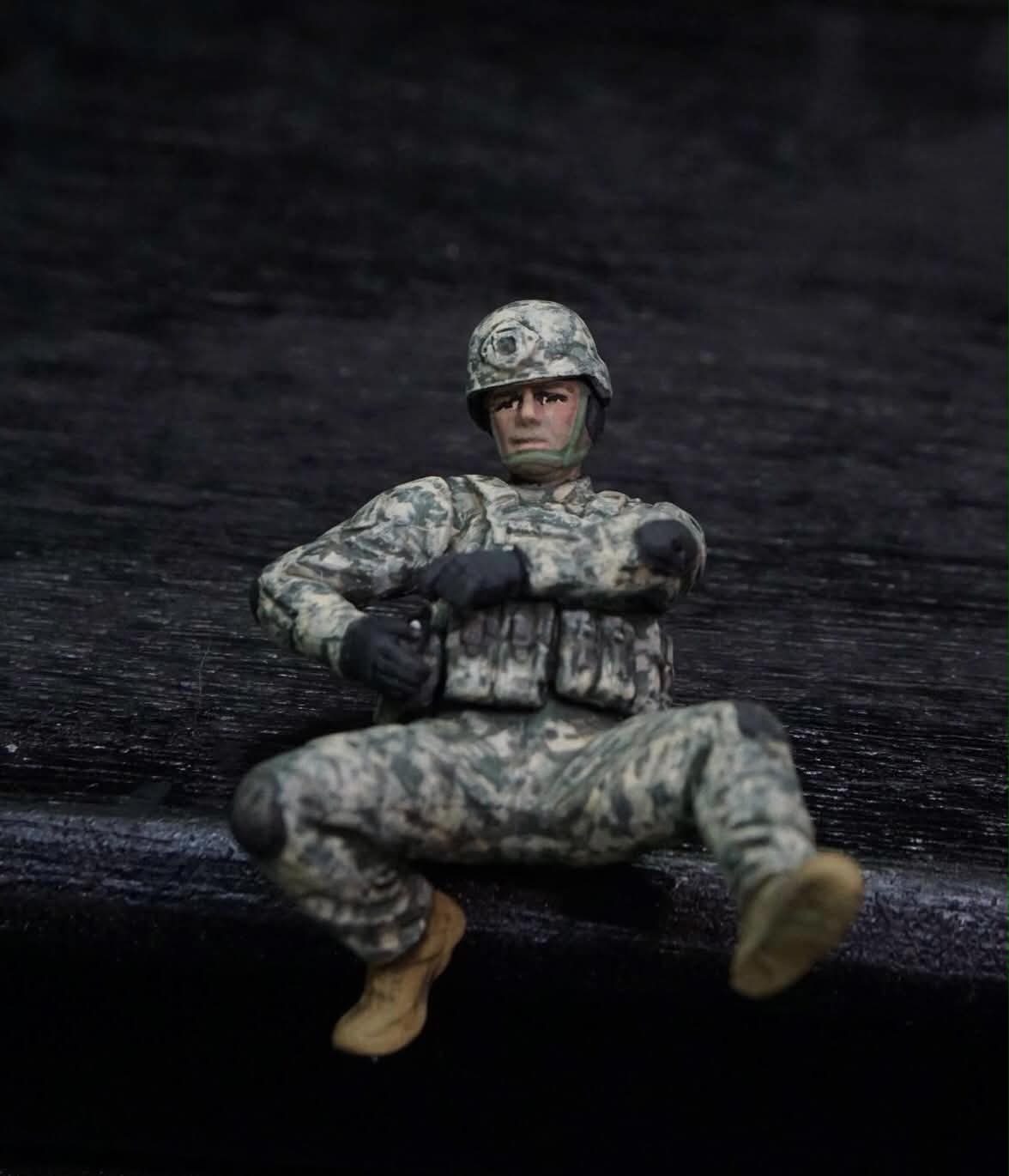 1/35 No Soldier Left Behind MWD Down Hand Painted Military Figure Set, Modern Army Soldiers for Military Diorama, Resin Model Display