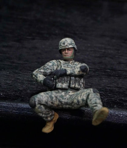 1/35 No Soldier Left Behind MWD Down Hand Painted Military Figure Set, Modern Army Soldiers for Military Diorama, Resin Model Display