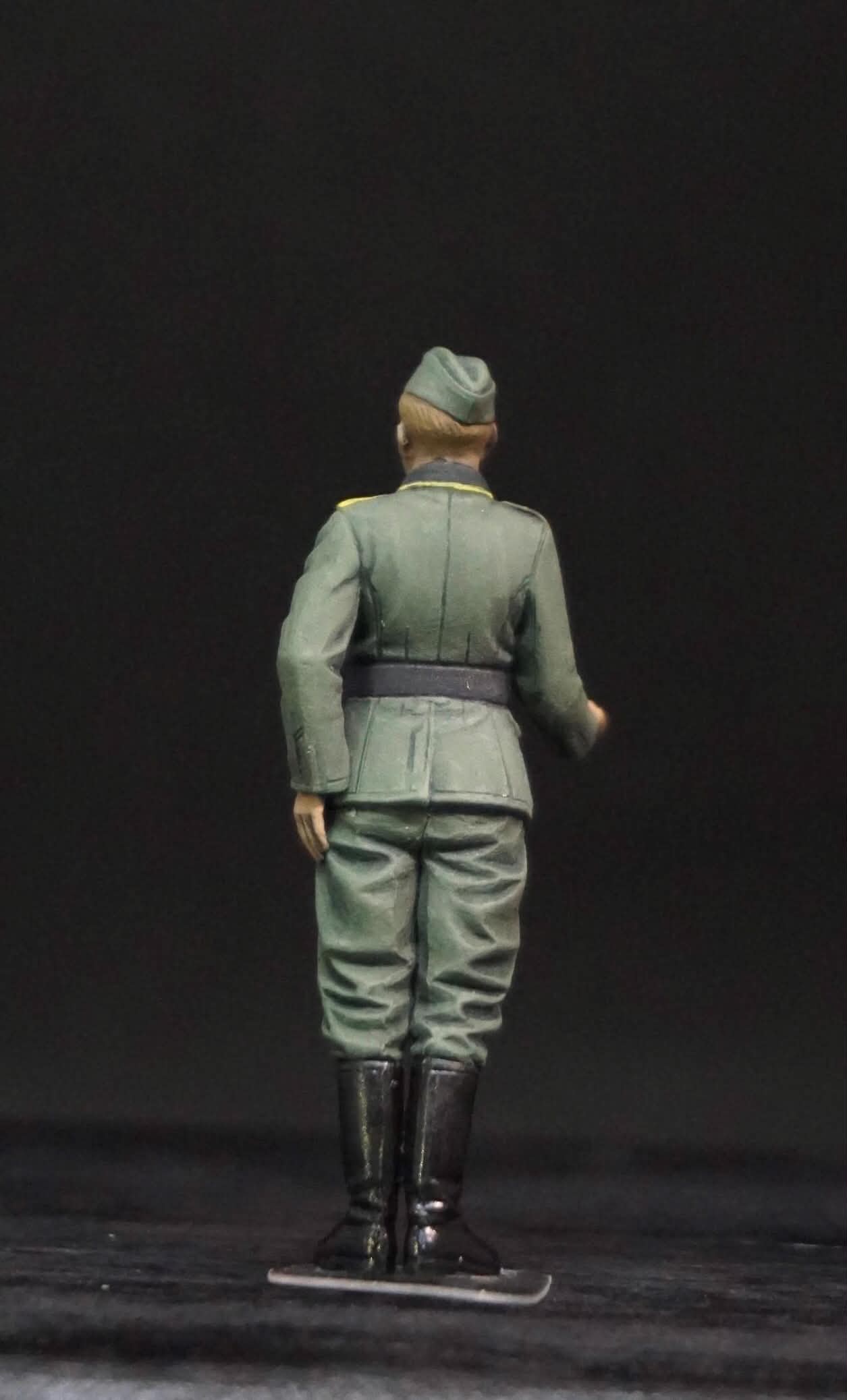 1/35 WWII German Staff Personnel Figure Set, Hand Painted German Officers, 4 Military Miniatures for WW2 Diorama Display