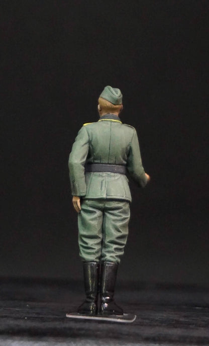 1/35 WWII German Staff Personnel Figure Set, Hand Painted German Officers, 4 Military Miniatures for WW2 Diorama Display