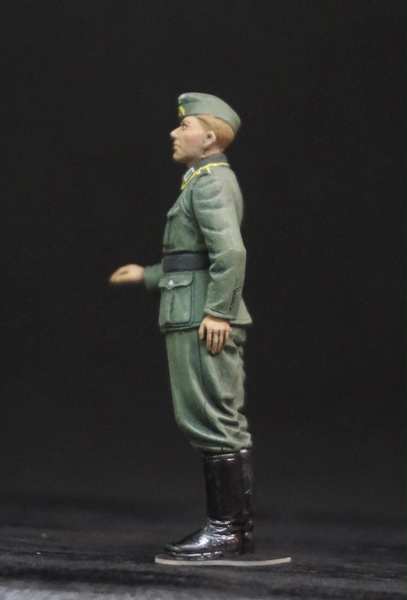 1/35 WWII German Staff Personnel Figure Set, Hand Painted German Officers, 4 Military Miniatures for WW2 Diorama Display