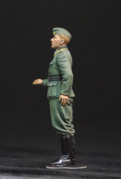 1/35 WWII German Staff Personnel Figure Set, Hand Painted German Officers, 4 Military Miniatures for WW2 Diorama Display