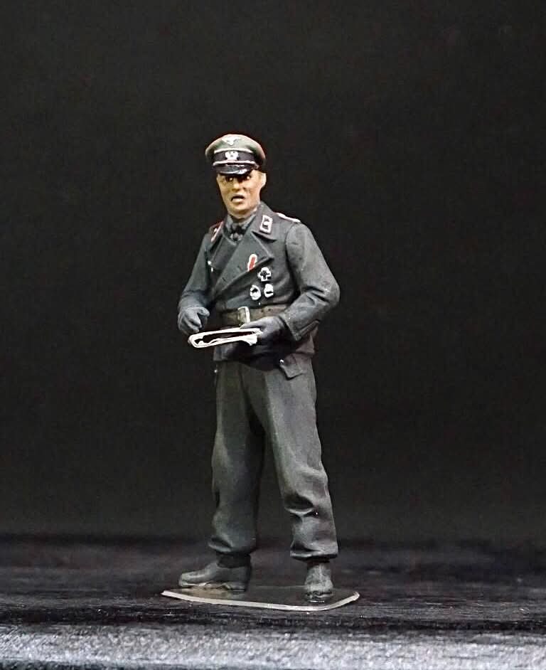 1/35 German Officer WWII Figure Set, Hand Painted Military Miniatures, 4 Resin Figures for WW2 Diorama Display