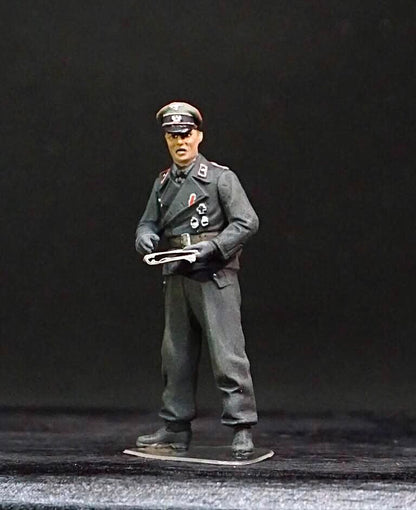 1/35 German Officer WWII Figure Set, Hand Painted Military Miniatures, 4 Resin Figures for WW2 Diorama Display