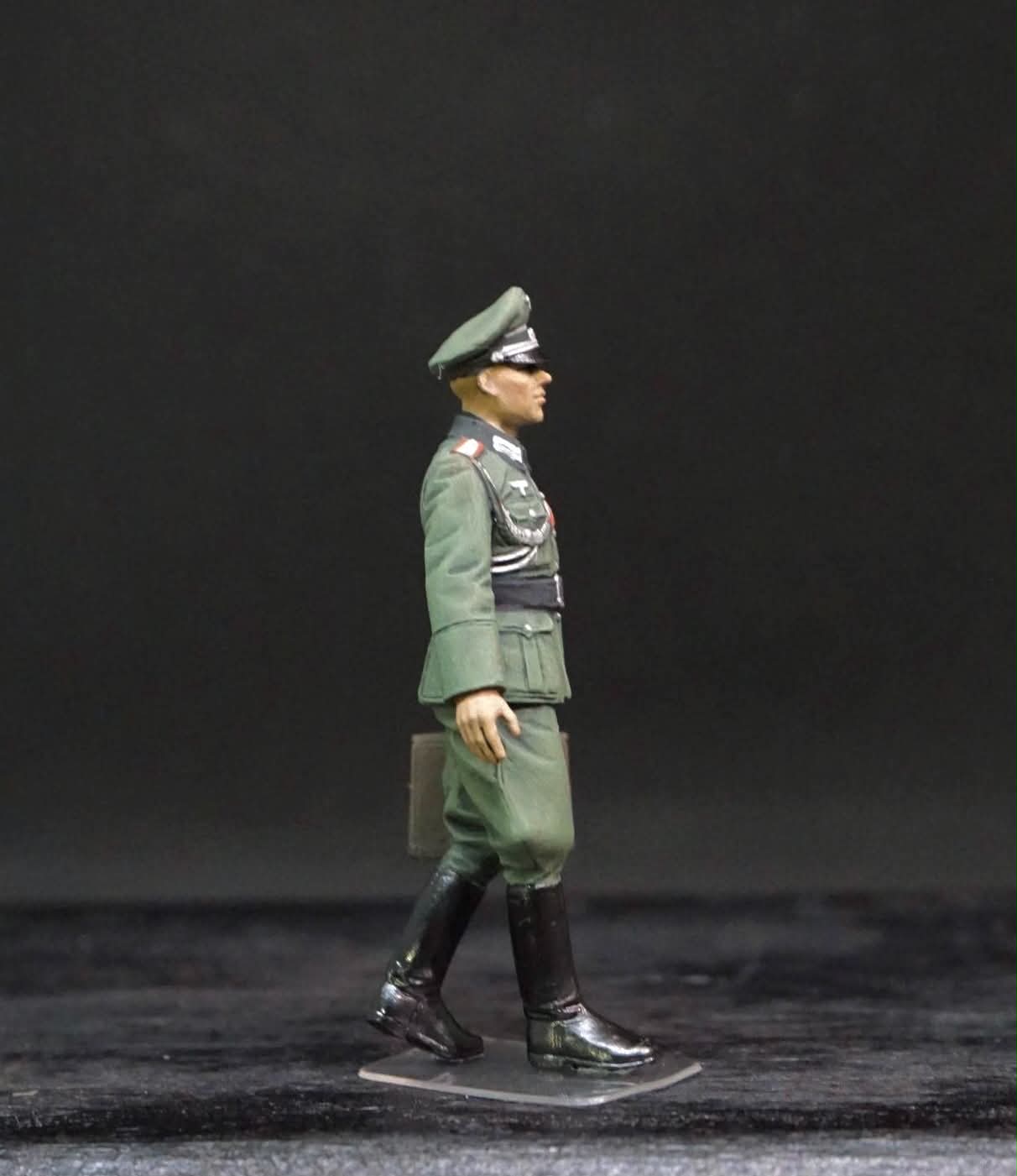 1/35 WWII German Staff Personnel Figure Set, Hand Painted German Officers, 4 Military Miniatures for WW2 Diorama Display