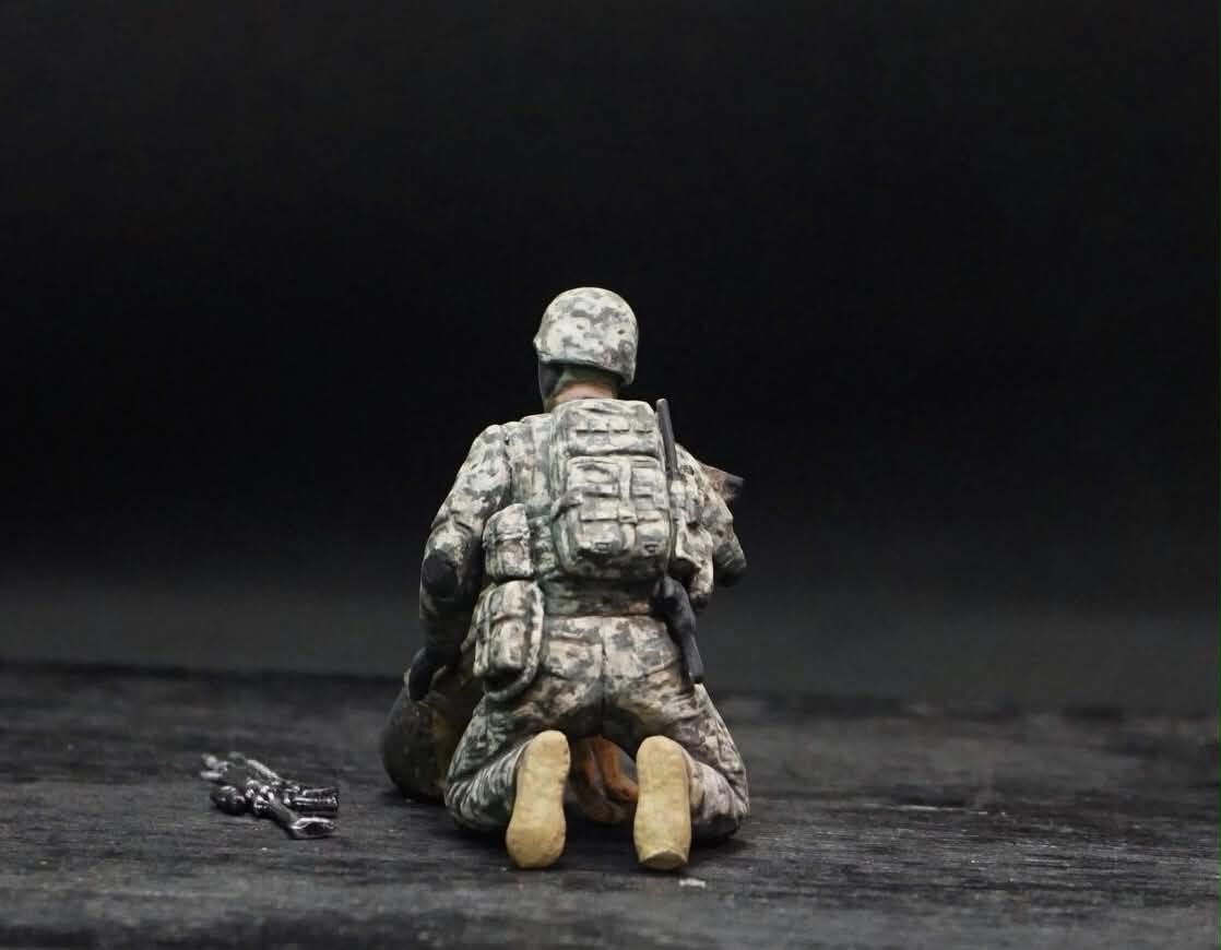 1/35 No Soldier Left Behind MWD Down Hand Painted Military Figure Set, Modern Army Soldiers for Military Diorama, Resin Model Display