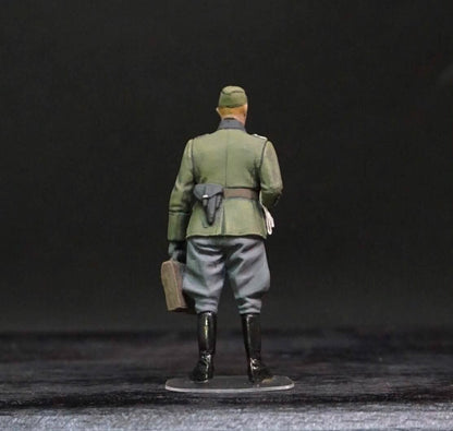 1/35 German Officer WWII Figure Set, Hand Painted Military Miniatures, 4 Resin Figures for WW2 Diorama Display