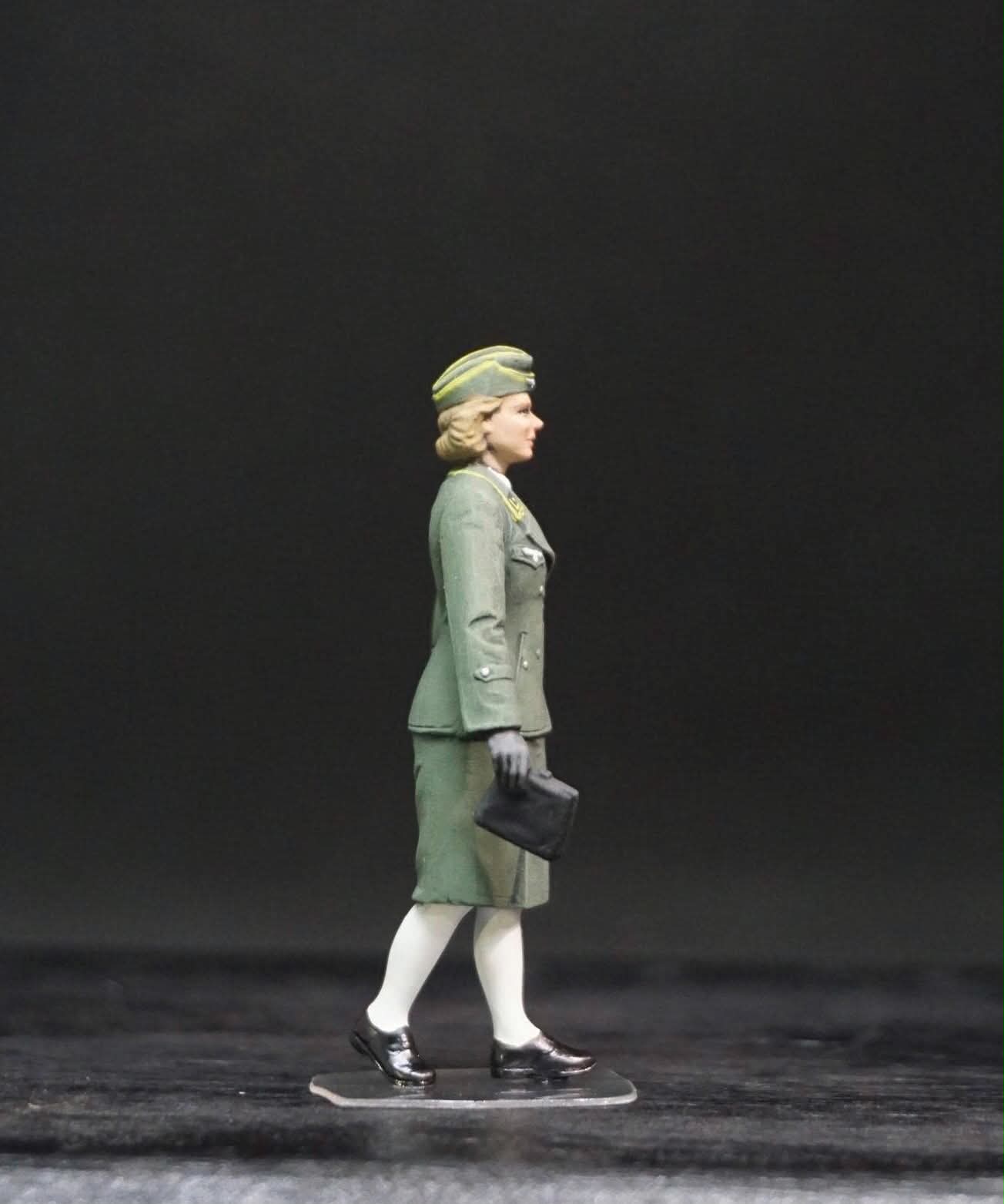 1/35 WWII German Staff Personnel Figure Set, Hand Painted German Officers, 4 Military Miniatures for WW2 Diorama Display