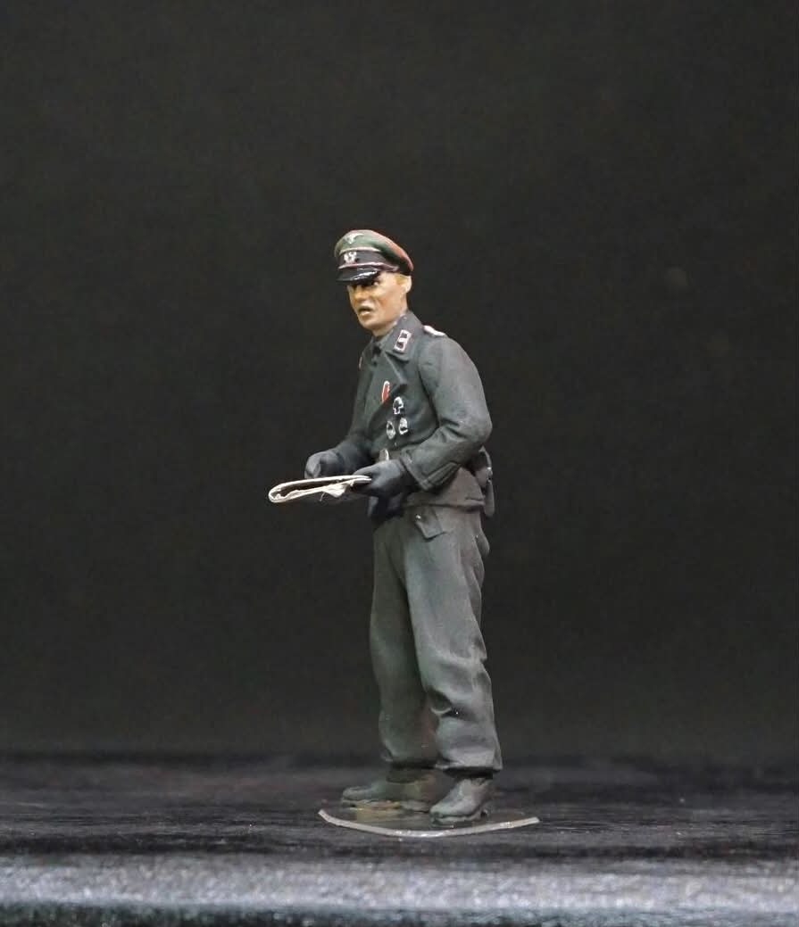 1/35 German Officer WWII Figure Set, Hand Painted Military Miniatures, 4 Resin Figures for WW2 Diorama Display