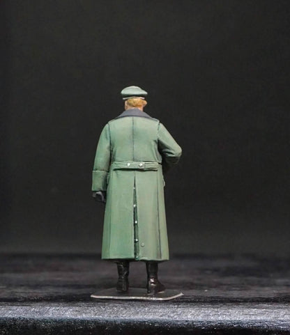 1/35 German Officer WWII Figure Set, Hand Painted Military Miniatures, 4 Resin Figures for WW2 Diorama Display