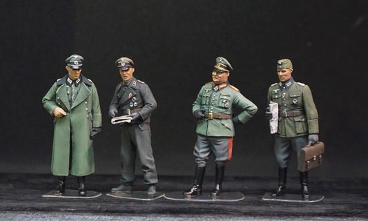 1/35 German Officer WWII Figure Set, Hand Painted Military Miniatures, 4 Resin Figures for WW2 Diorama Display
