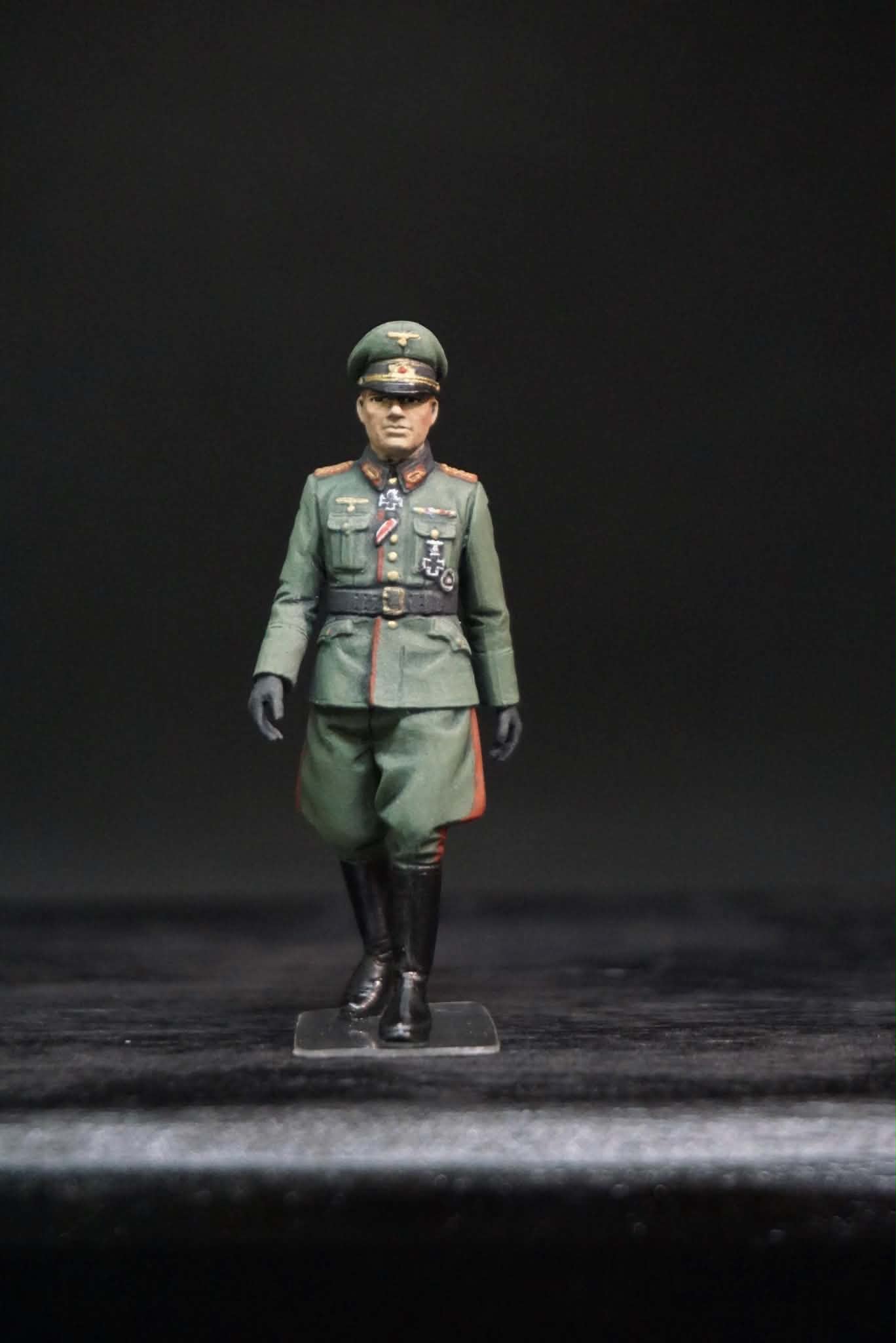 1/35 WWII German Staff Personnel Figure Set, Hand Painted German Officers, 4 Military Miniatures for WW2 Diorama Display