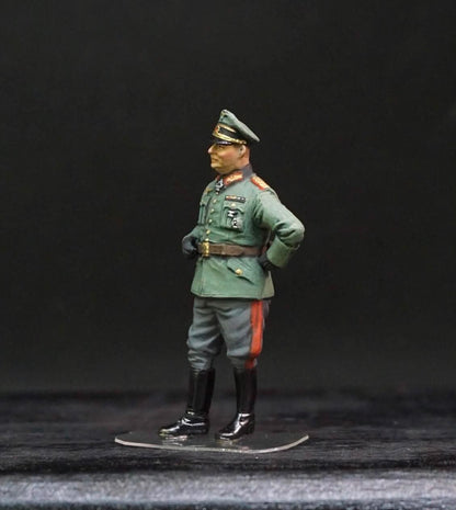 1/35 German Officer WWII Figure Set, Hand Painted Military Miniatures, 4 Resin Figures for WW2 Diorama Display