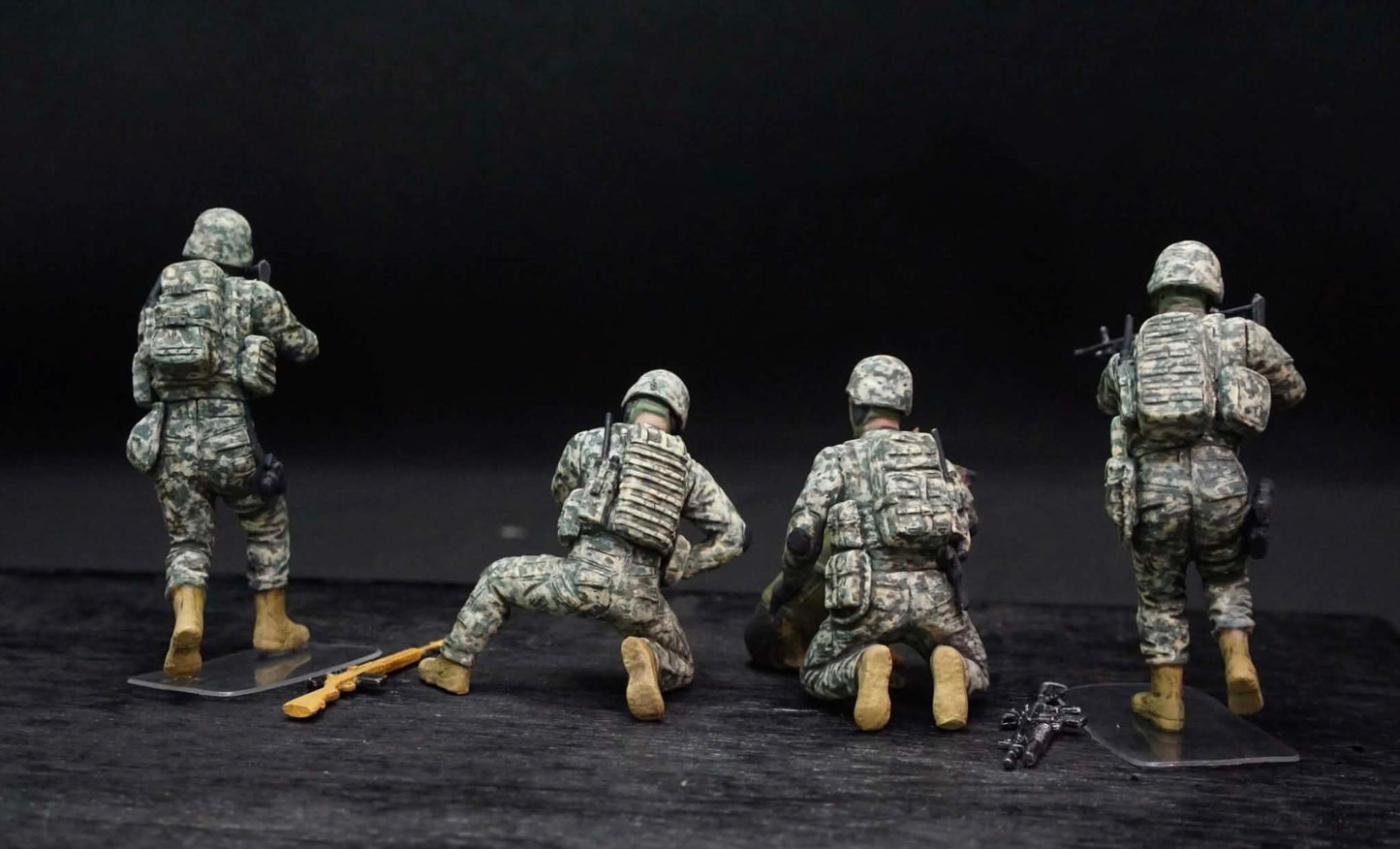 1/35 No Soldier Left Behind MWD Down Hand Painted Military Figure Set, Modern Army Soldiers for Military Diorama, Resin Model Display