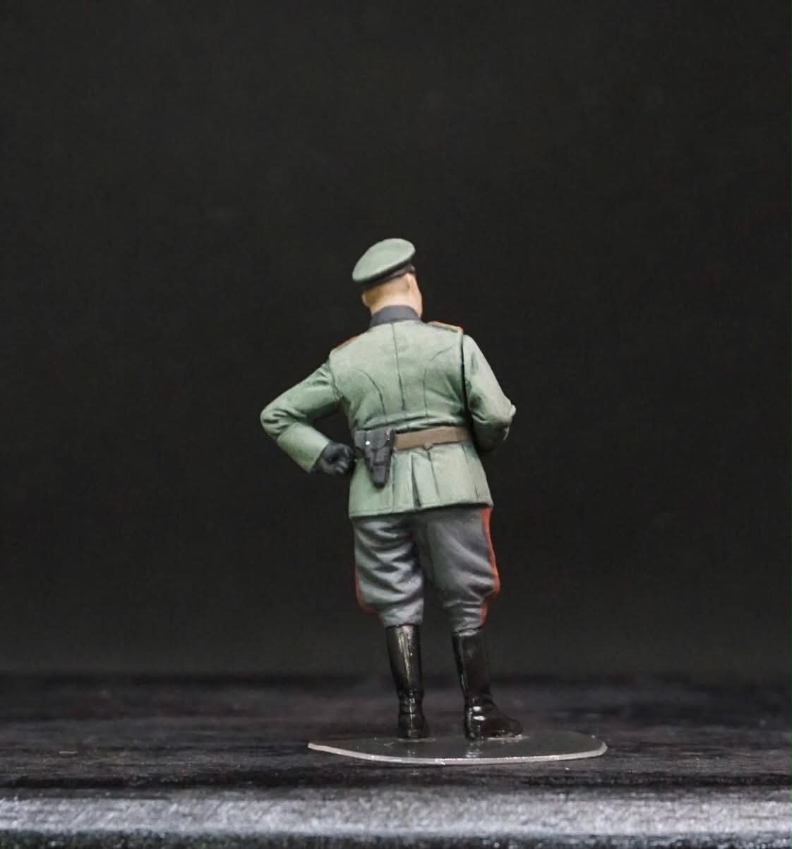 1/35 German Officer WWII Figure Set, Hand Painted Military Miniatures, 4 Resin Figures for WW2 Diorama Display