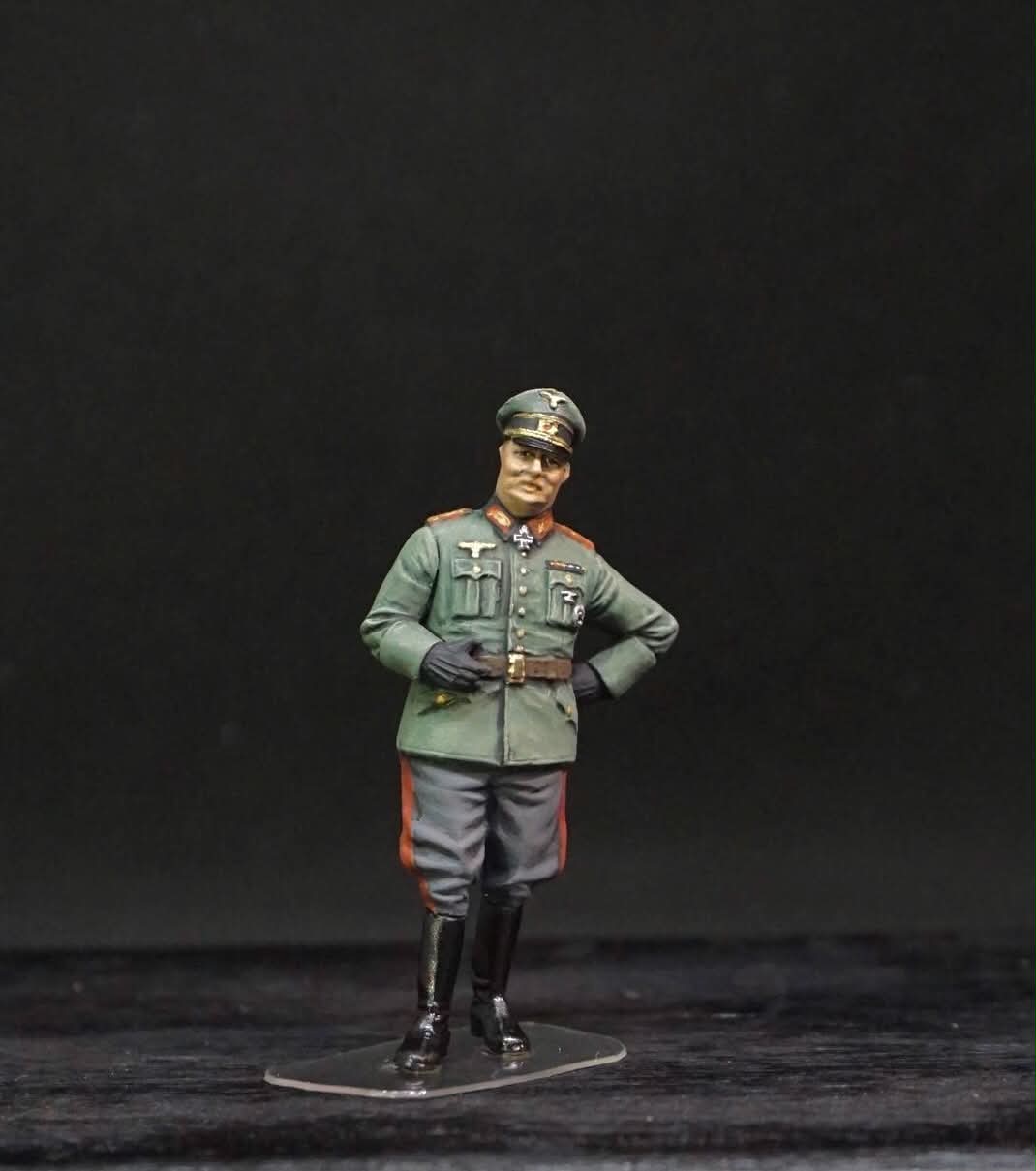1/35 German Officer WWII Figure Set, Hand Painted Military Miniatures, 4 Resin Figures for WW2 Diorama Display