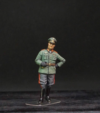 1/35 German Officer WWII Figure Set, Hand Painted Military Miniatures, 4 Resin Figures for WW2 Diorama Display