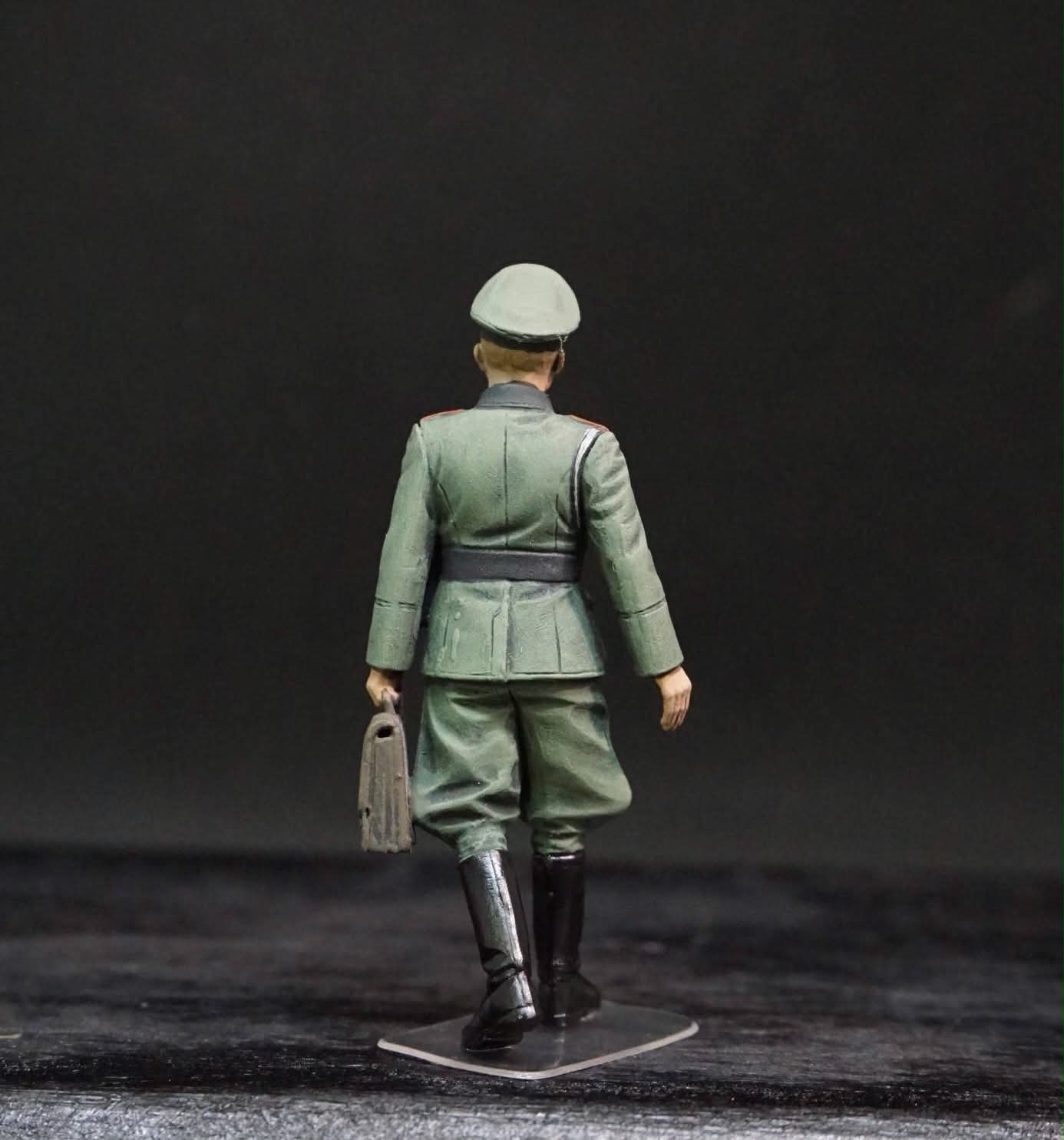 1/35 WWII German Staff Personnel Figure Set, Hand Painted German Officers, 4 Military Miniatures for WW2 Diorama Display
