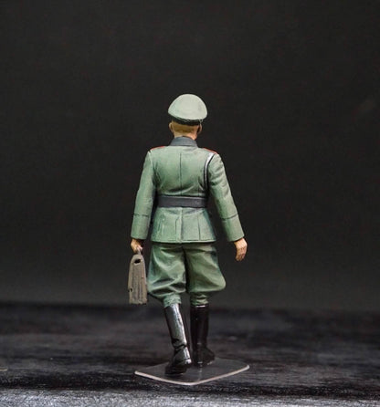 1/35 WWII German Staff Personnel Figure Set, Hand Painted German Officers, 4 Military Miniatures for WW2 Diorama Display