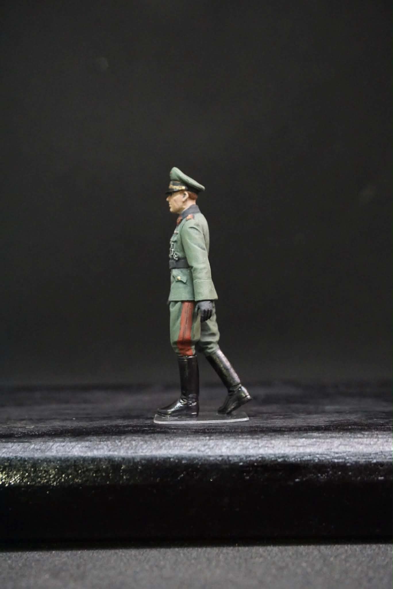1/35 WWII German Staff Personnel Figure Set, Hand Painted German Officers, 4 Military Miniatures for WW2 Diorama Display