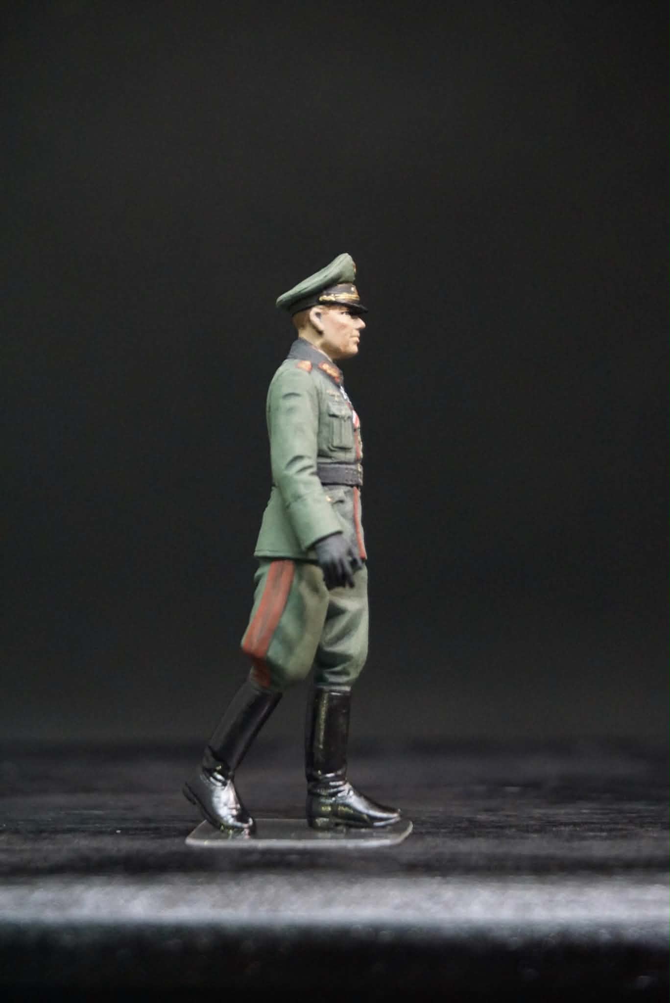 1/35 WWII German Staff Personnel Figure Set, Hand Painted German Officers, 4 Military Miniatures for WW2 Diorama Display