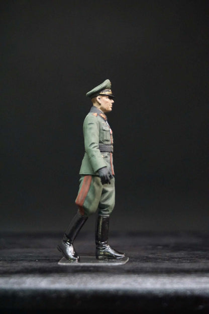 1/35 WWII German Staff Personnel Figure Set, Hand Painted German Officers, 4 Military Miniatures for WW2 Diorama Display