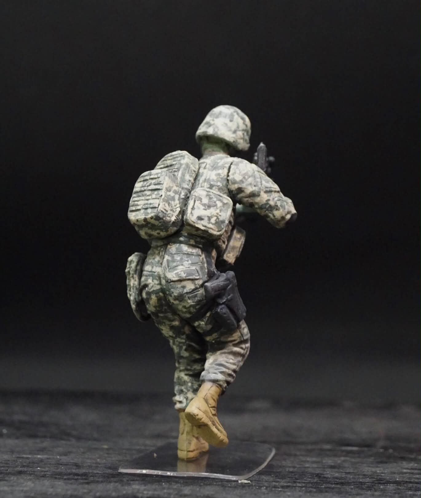 1/35 No Soldier Left Behind MWD Down Hand Painted Military Figure Set, Modern Army Soldiers for Military Diorama, Resin Model Display
