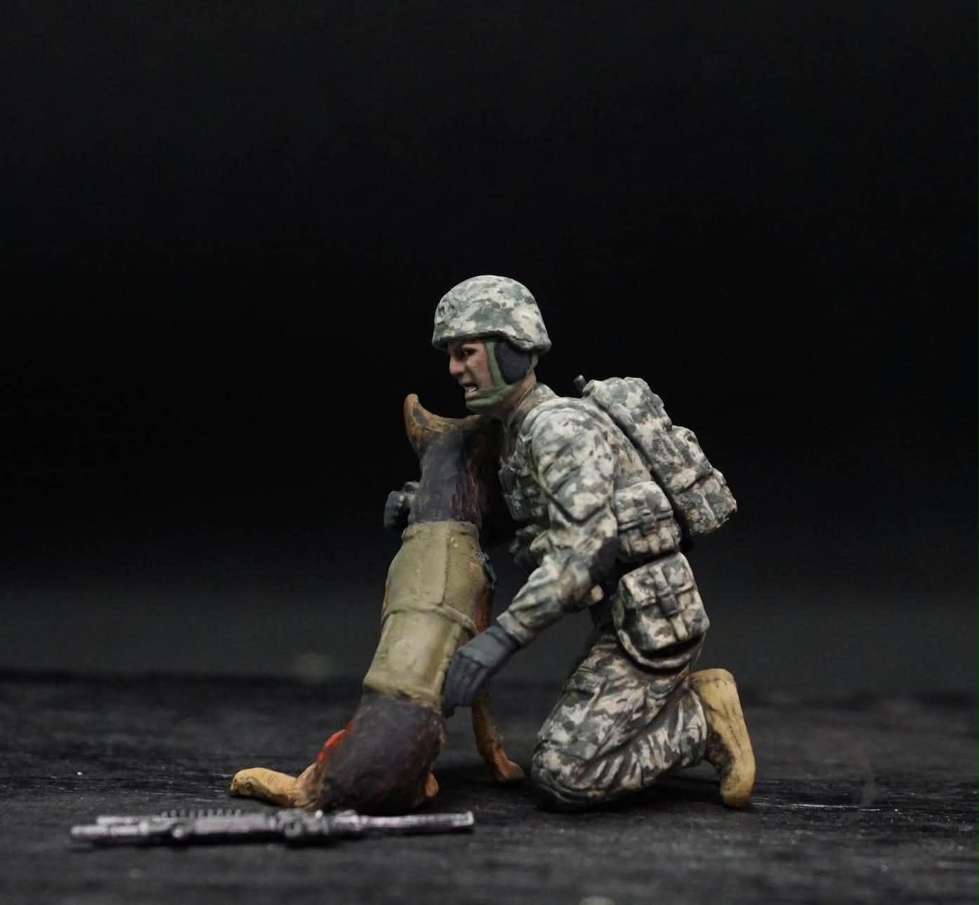 1/35 No Soldier Left Behind MWD Down Hand Painted Military Figure Set, Modern Army Soldiers for Military Diorama, Resin Model Display