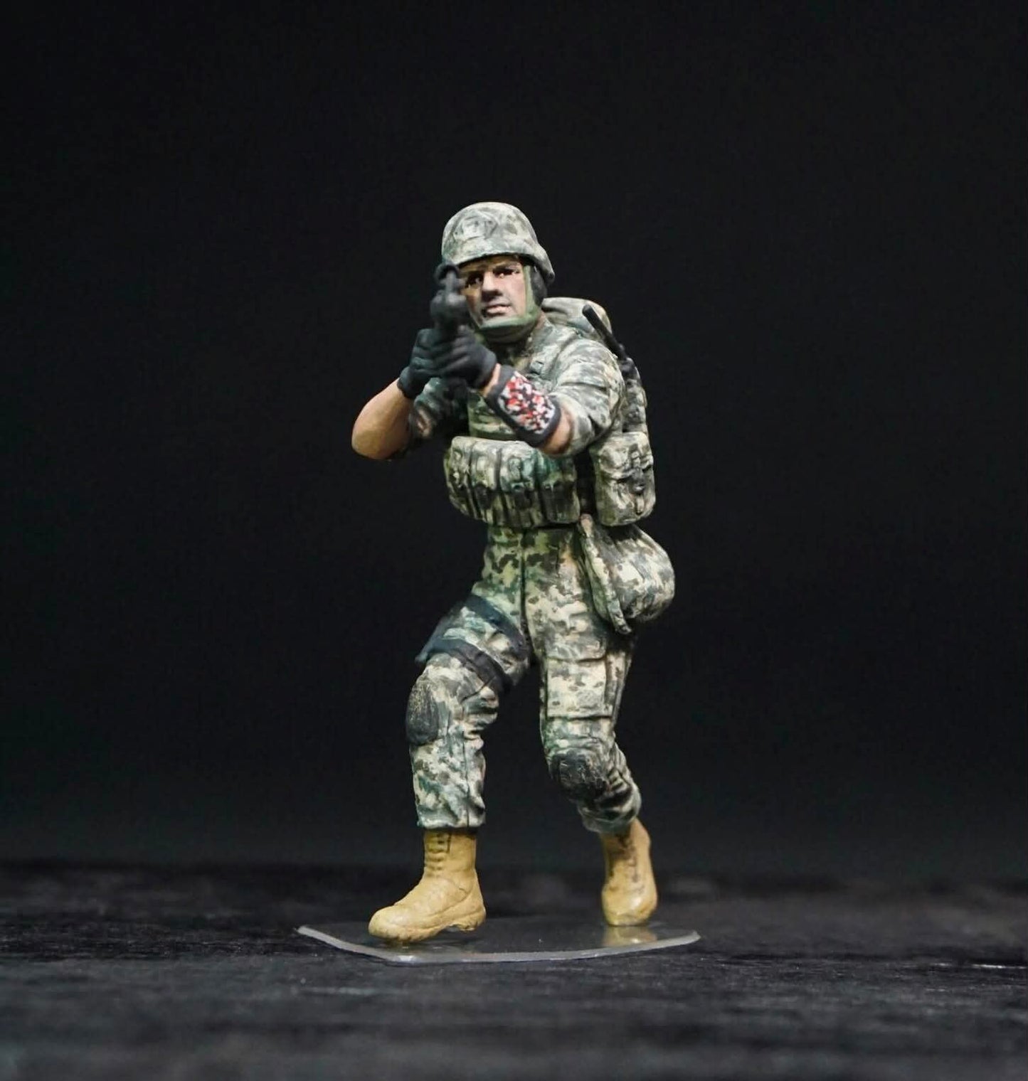 1/35 No Soldier Left Behind MWD Down Hand Painted Military Figure Set, Modern Army Soldiers for Military Diorama, Resin Model Display
