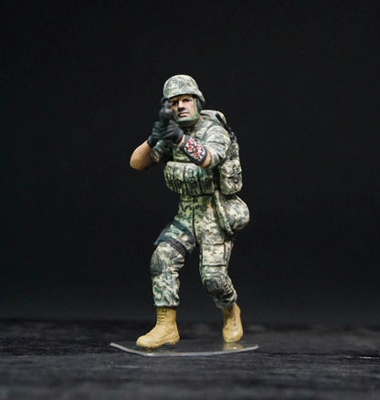 1/35 No Soldier Left Behind MWD Down Hand Painted Military Figure Set, Modern Army Soldiers for Military Diorama, Resin Model Display