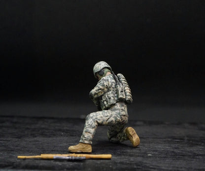 1/35 No Soldier Left Behind MWD Down Hand Painted Military Figure Set, Modern Army Soldiers for Military Diorama, Resin Model Display
