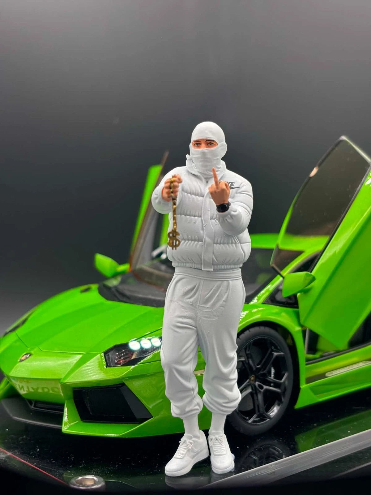 1/18 Streetwear Boy Figure Urban Diorama for Diecast Cars Collection