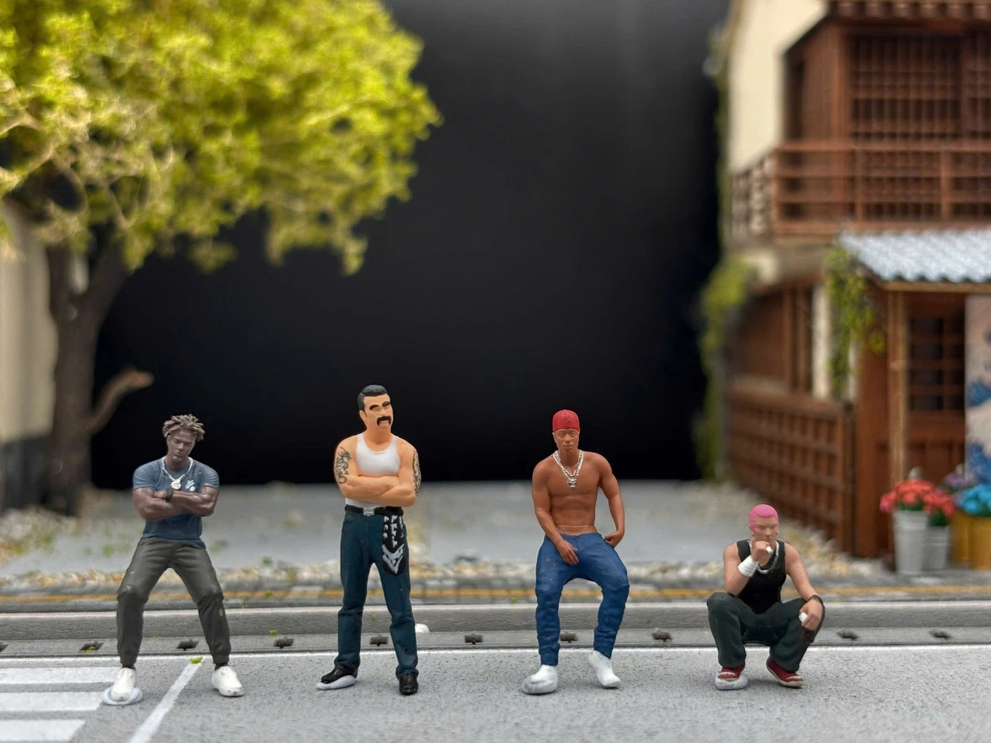 1/64 Realistic Lifestyle Ver 4, 4 People Hand Painted Figures Diecast Diorama