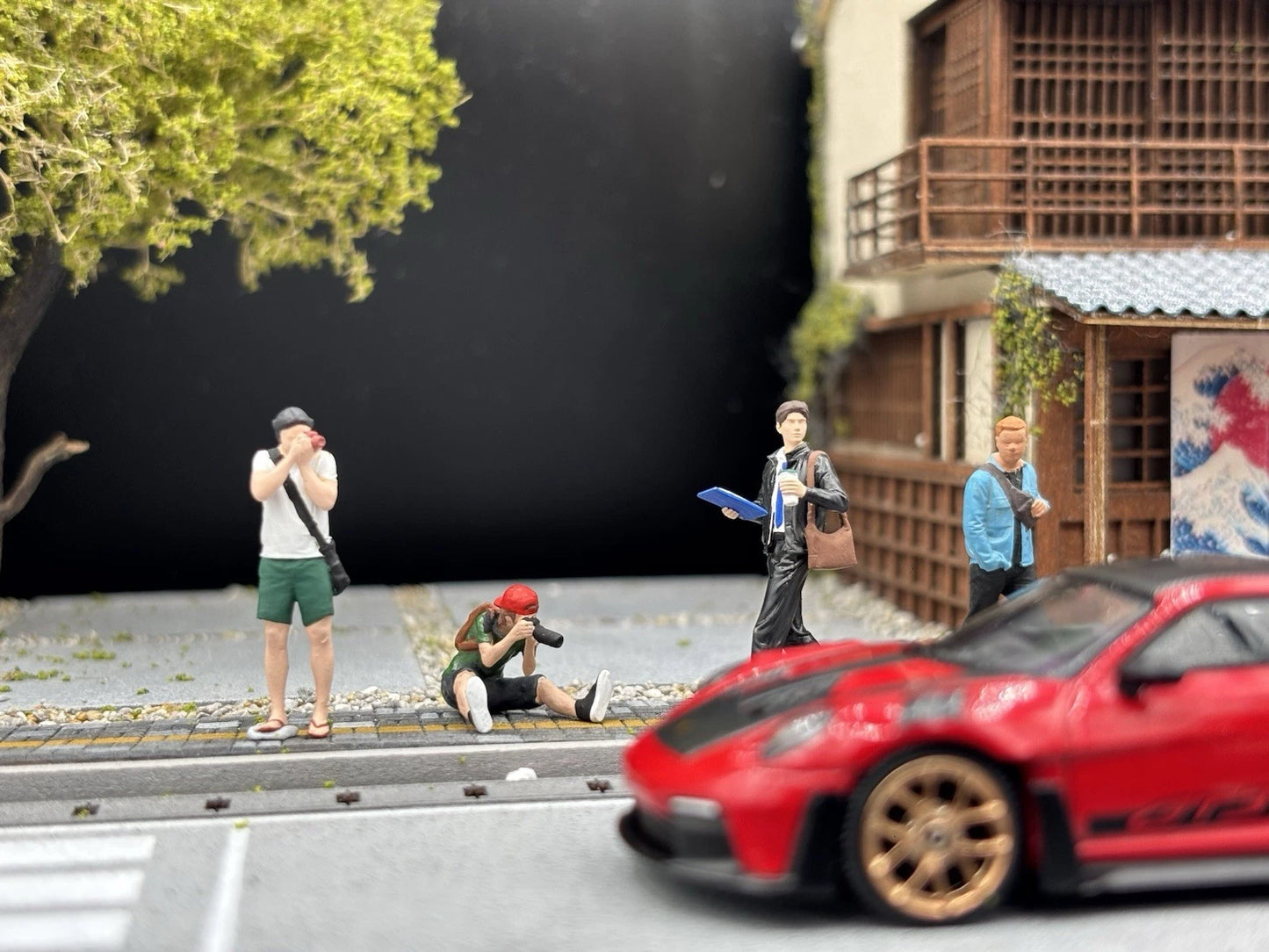 1/64 Realistic Lifestyle Ver 6, 4 People Hand Painted Figures Diecast Diorama (Copy)