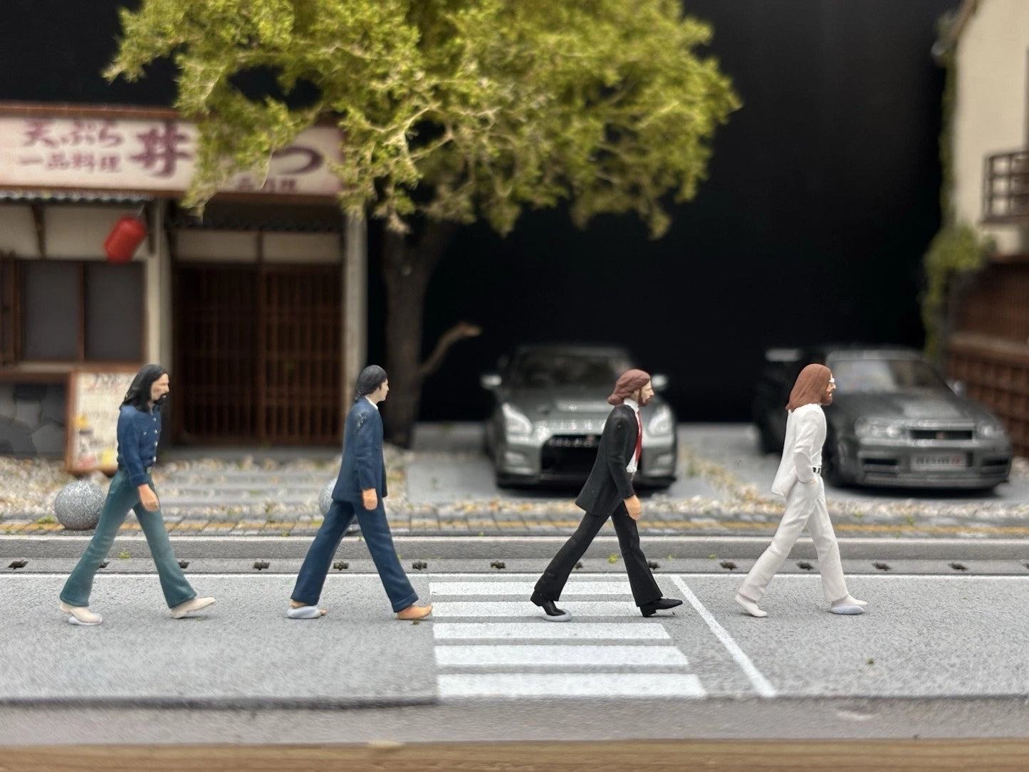 1/64 The Beatles Abbey Road 4 Hand Painted Figures Diecast Diorama Set