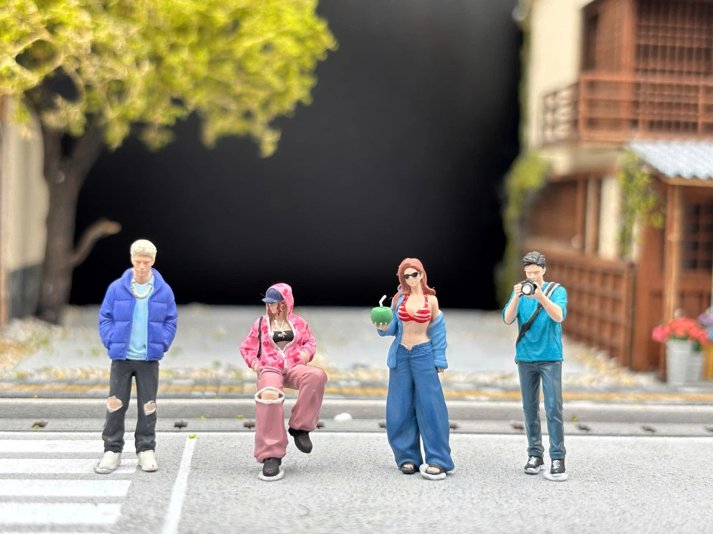 1/64 Realistic Lifestyle Ver 3, 4 People Hand Painted Figures Diecast Diorama