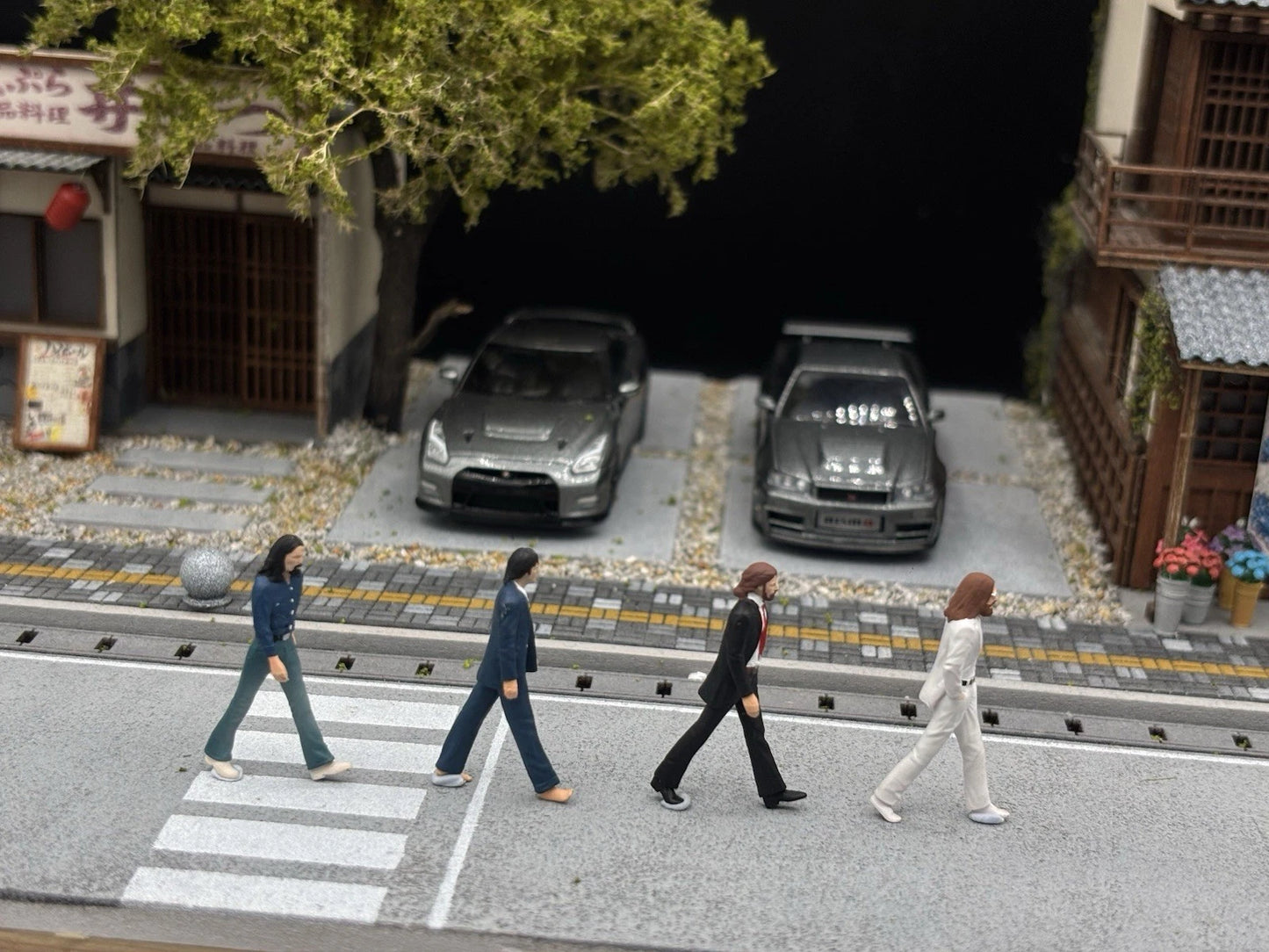 1/64 The Beatles Abbey Road 4 Hand Painted Figures Diecast Diorama Set